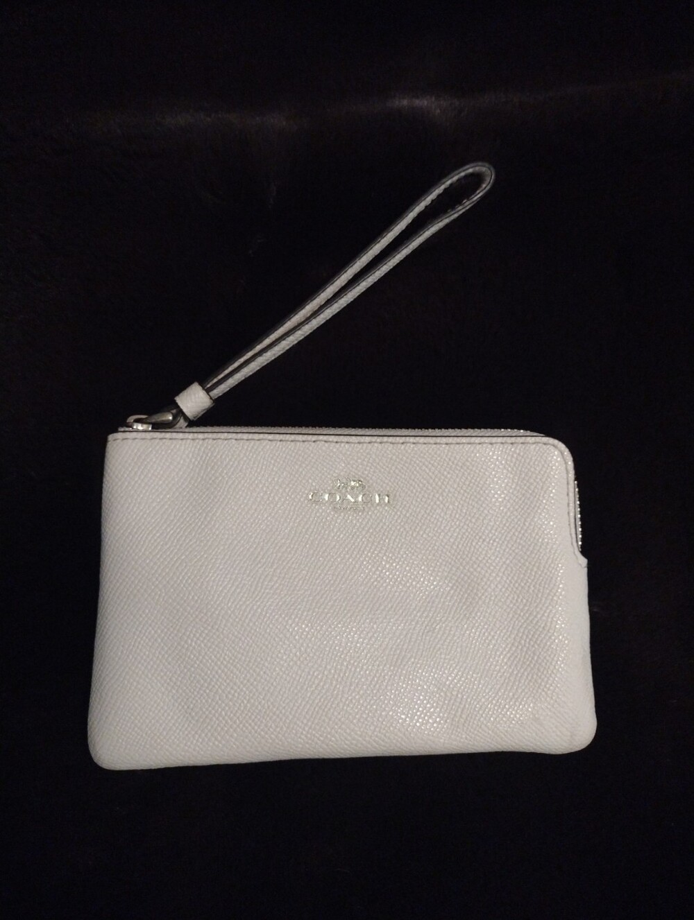 Coach Wristlet Cream Gold Zip Close Inside Credit Card Pockets Designer Casual